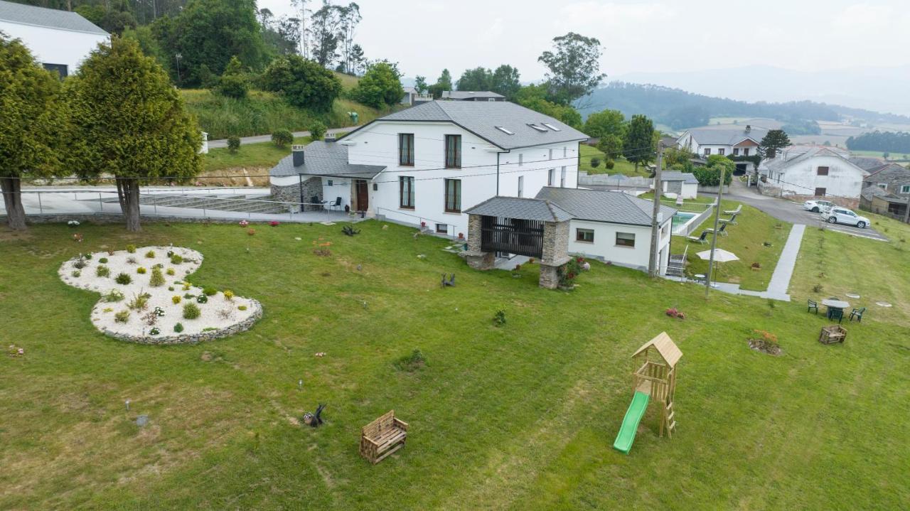 Apartamentos Casona Del Campo Navia Bagian luar foto